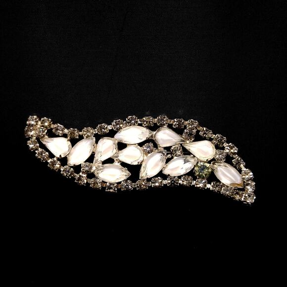 Vintage Paisley Rhinestone Brooch, Clear Glass White Centers, Rhodium Plated - Picture 5 of 10